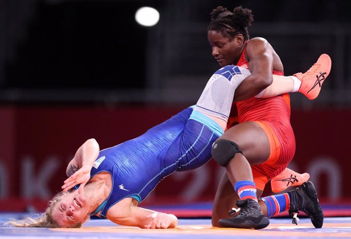 02 August 2021, Japan, Chiba: USA's Tamyra Mensah-Stock (R) and Ukraine's Alla Cherkassova in action during the Women's freestyle 68kg semifinal Wrestling bout, at the Makuhari Messe Hall during the Tokyo 2020 Olympic Games. Photo: Jan Woitas/dpa-Zentra