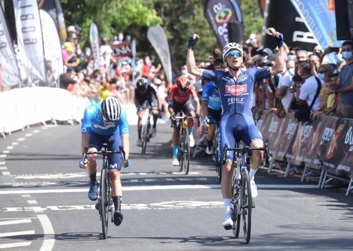 Eddy Planckaert celebra su triunfo en la primera etapa de la Vuelta a Burgos 2021