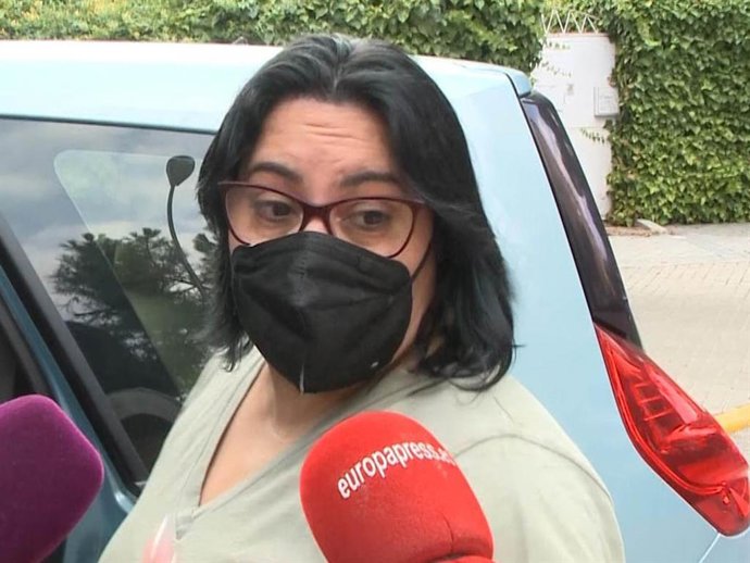 Celeste Rodríguez, presidenta del club de fans de Isabel Pantoja,  aclara la polémica de los cartones de tabaco.