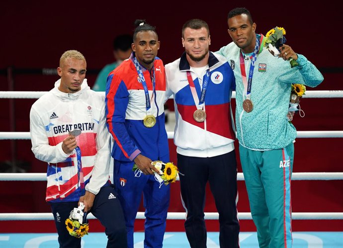 04 August 2021, Japan, Tokyo: (L-R)Great Britain's silver medallist Benjamin Whittaker, Cuba's gold medallist Arlen Lopez, Russian Olympic Committee's bronze medallist Imam Khataev, and Azerbaijan's bronze medallist Loren Alfonso, celebrate during the 