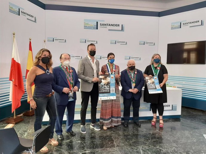 La alcaldesa de Santander y el consejero de Pesca presentan, entre otros, la III Feria del Queso de Cantabria