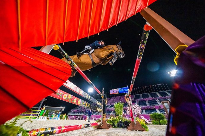 Great Britains Ben Maher was quickest through the finish with Explosion W in the Jumping qualifier at the Tokyo 2020 Olympic Games in Baji Koen. (FEI/Arnd Bronkhorst)