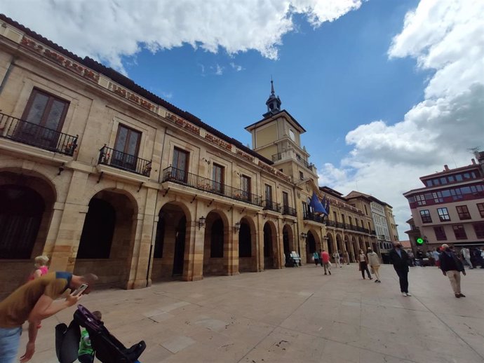 Ayuntamiento de Oviedo, Plaza de la Constitución.