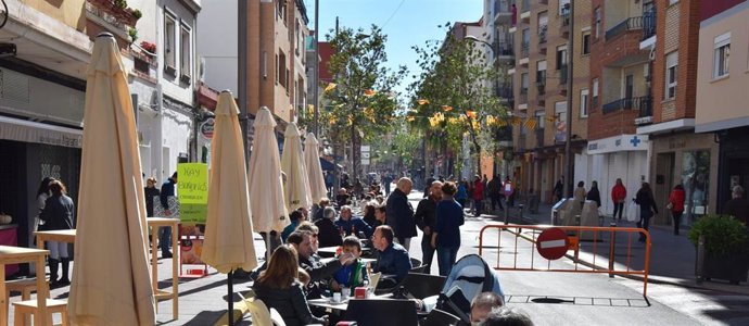 Archivo - Terraza de un bar en Burjassot (Valencia)