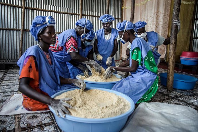 Archivo - Voluntarios de Fundación 'la Caixa' se embarcan en colaborar en proyectos de desarrollo internacional de manera virtual