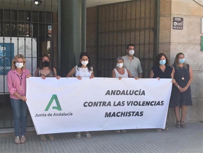 Concentración en repulsa del último asesinato machista, el segundo de la provincia de Málaga este 2021