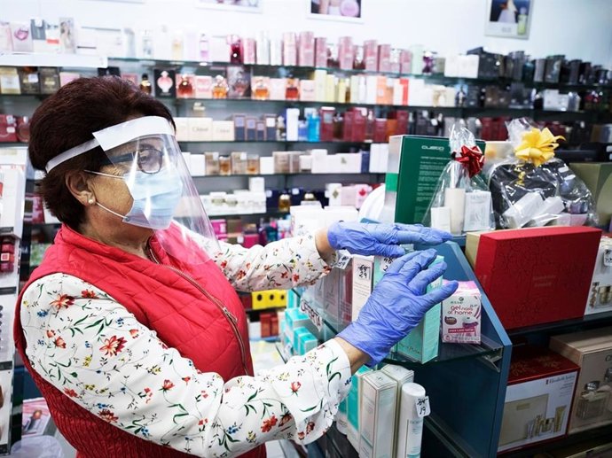 El sector servicios es el que registra más descenso del paro.