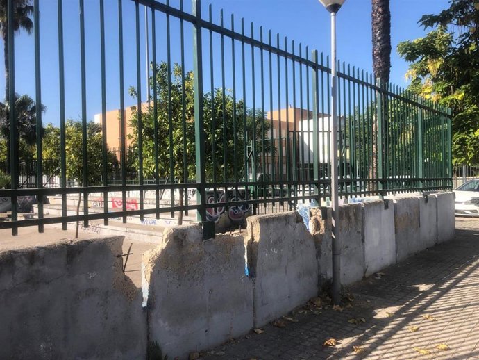 Estado de la 'Plaza del Cementerio' en Sevilla Este.