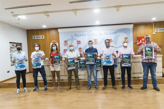 Presentación de la travesía a nado 'Carlos Tejada'