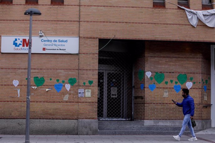 Archivo - Fachada del Centro de Salud General Ricardos ubicado en Carabanchel, Madrid, (España)