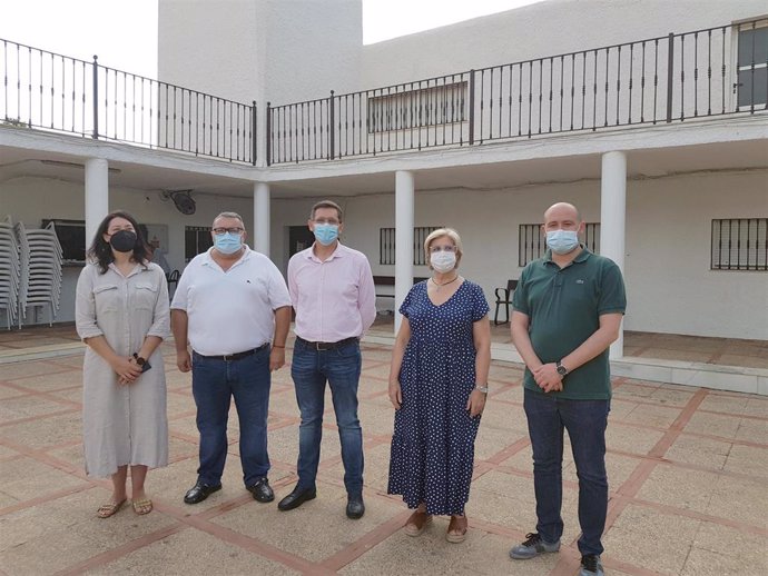 Dirigentes socialistas se quejan del "cierre" de centros de salud en Almería este verano