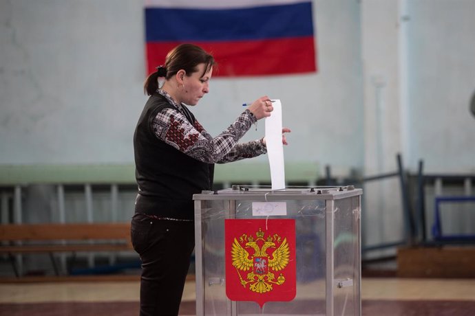 Centro de votación en San Peterburgo, durante las presidenciales rusas de 2018.