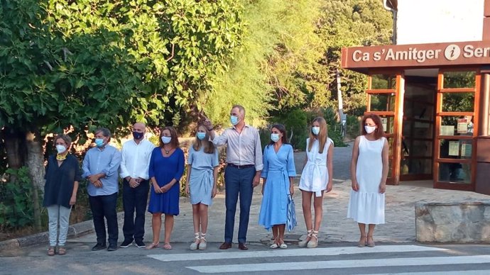 La Familia Real Visita El Santuario De Lluc Y El Centro De