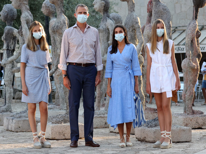 FELIPE Y LETIZIA JUNTO A SUS HIJAS EN PALMA DE MALLORCA 