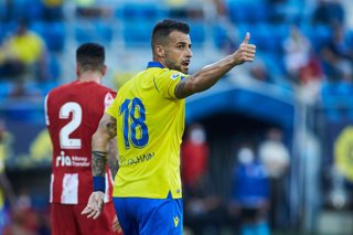 Alvaro Negredo of Cadiz gestures during the Ramon de Carranza Trophy between Cadiz Club de Futbol and Atletico de Madrid at Nuevo Mirandilla stadium on August 4, 2021 in Cadiz, Spain
