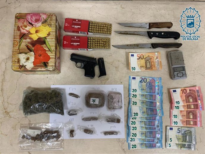 Droga y efectos incautados por la Policía Local de Málaga