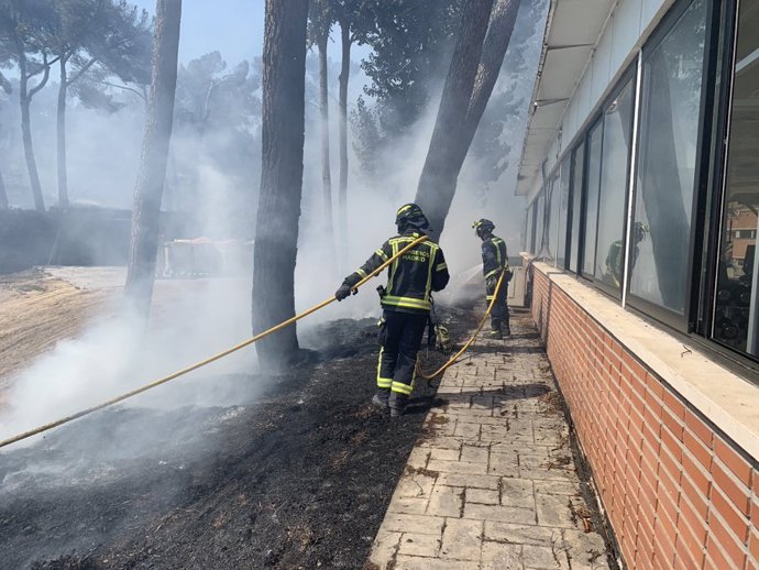 Incendio de pasto junto a la Dehesa de la Villa