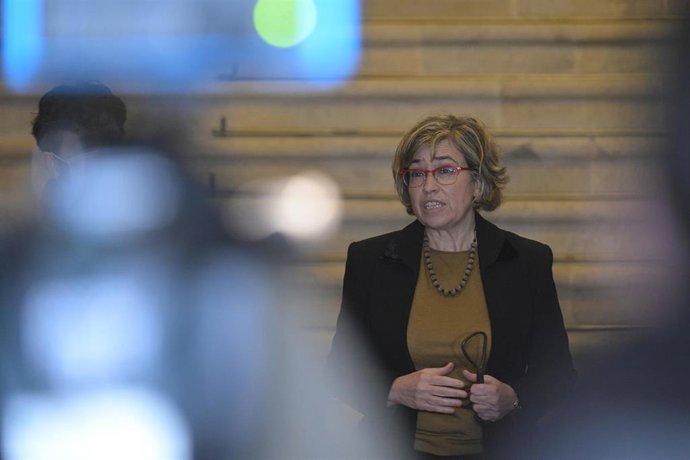 Archivo - La abogada del Estado Consuelo Castro Rey con las llaves del pazo de Meirás el día de su devolución, en el interior del edificio, en Sada, A Coruña, Galicia, (España), a 10 de diciembre de 2020. La familia Franco devuelve hoy al Estado el pazo