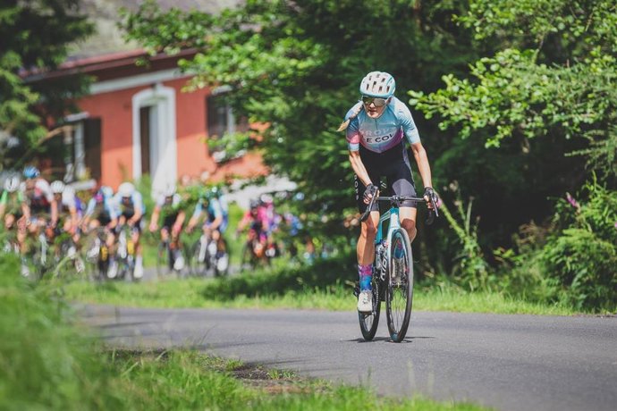 La ciclista británica Joss Lowden en una carrera con el Drops-Le Col s/b TEMPUR en 2021