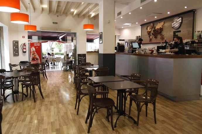 Archivo - Interior de un bar