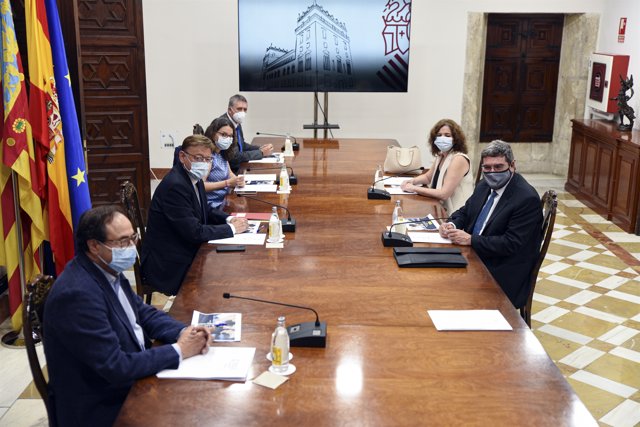 Reunión entre miembros del Consell y el ministro de Inclusión, José Luis Escrivá, en València. 