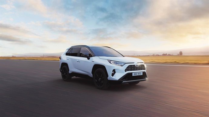 Imagen de un Toyota RAV4 Electric Hybrid.