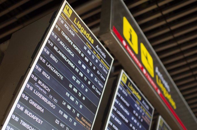 Aeropuerto Adolfo-Suárez Madrid Barajas, a 9 de julio de 2021, en Madrid, (España). Las autoridades sanitarias de Alemania han declarado este viernes a España, incluidas las islas Baleares y Canarias, zonas de riesgo "simple" por la Covid-19, debido al 