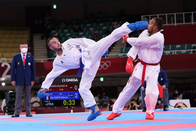 France's Steven Da Costa (blue) competes against Venezuela's Andres Eduardo Madera Delgado in the men's kumite -67kg elimination round of the karate competition at the Nippon Budokan during the Tokyo 2020 Olympic Games.