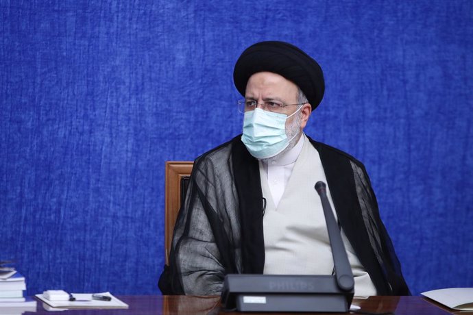 HANDOUT - 04 August 2021, Iran, Tehran: Iranian President Ebrahim Raisi chairs a meeting with the National Task Force for Fighting Coronavirus (COVID-19) in Tehran. Photo: -/Iranian Presidency/dpa - ATTENTION: editorial use only and only if the credit m