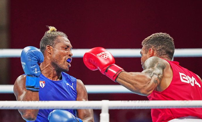 03 August 2021, Japan, Tokyo: Cuba's Julio La Cruz and Brazil's Abner Teixeira from Brazil in action during the Boxing Men's Heavy Bronze Medal match at the Kokugikan Arena, as part of the Tokyo 2020 Olympic Games. Photo: Kim Price/CSM via ZUMA Wire/dpa