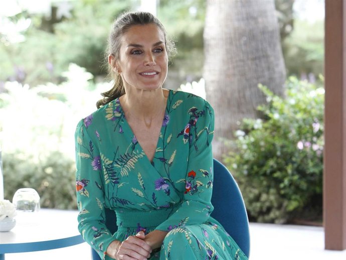 Archivo - La Reina Letizia en una reunión programada con agentes sociales para conocer los protocolos sanitarios en los hoteles de la isla, en Playa de Palma, Mallorca, Islas Baleares