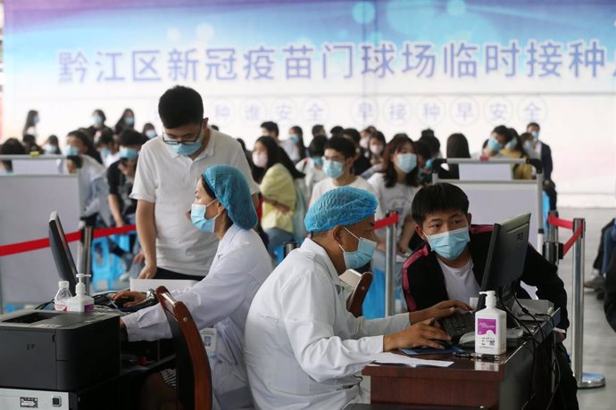 Archivo - Arxivo - Vacunació contra el coronavirus en Xinesa
