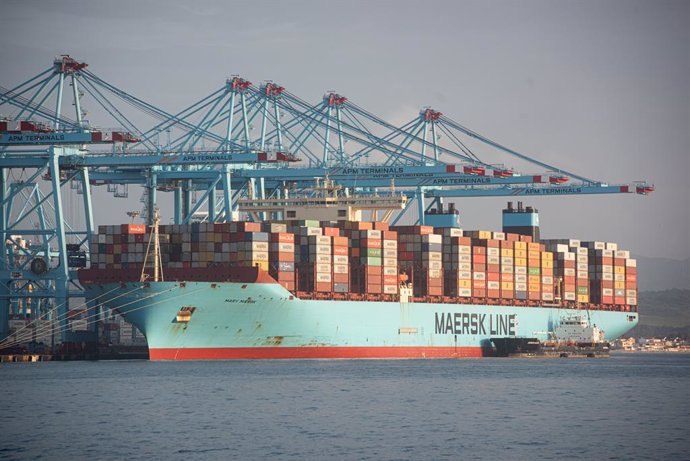 Archivo - Los buques ,Maersk Denver y Mary Maersk, en  la terminal de APM, gestionada por Maerks .en el puerto de Algeciras (Cádiz),  donde se están realizando trabajos de descarga de contenedores, después de arribar procedente del Canal de Suez (Egipto