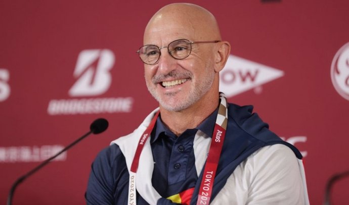 El seleccionador nacional Luis de la Fuente en rueda de prensa en los Juegos Olímpicos de Tokio