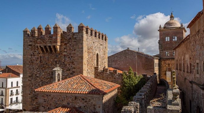 Archivo - La torre de Bujaco en Cáceres.
