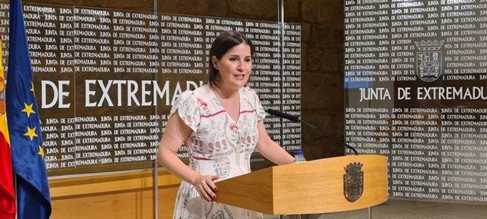 La portavoz de la Junta, Isabel Gil Rosiña, presenta los actos del Día de Extremadura