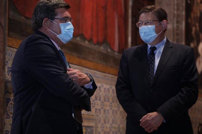 Archivo - El ministro Jose Luis Escrivá y el president de la Generalitat, Ximo Puig.