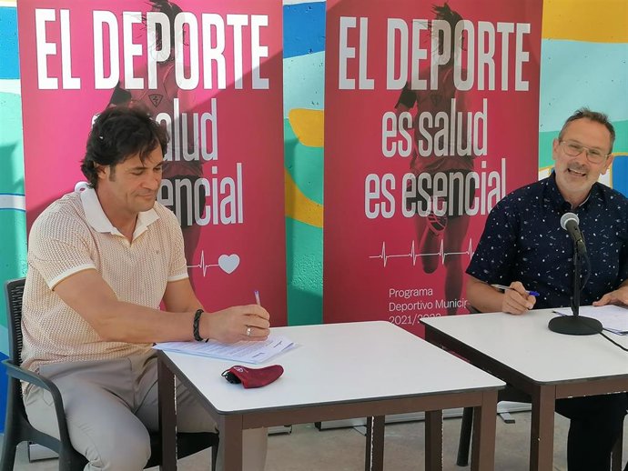 El concejal de Deportes, Rubén Antoñanzas, y el coordinador de las actividades de Logroño Deporte, David Blanco