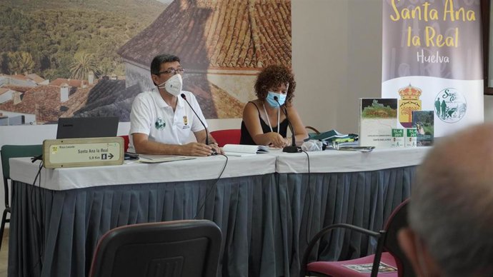 La presidenta de la Diputación de Huelva, María Eugenia Limón, durante la presentación de esta guía.