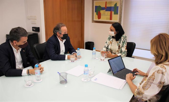 La consejera Valle Miguélez se reúne con el presidente de la Fundación Universidad Empresa, Antonio Ballester, y el director general de ENAE, Miguel López González de León