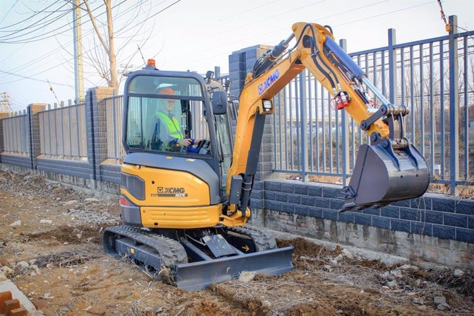 XCMG Launches Much-Anticipated 2.7-Ton XE27E/U Compact Excavator.
