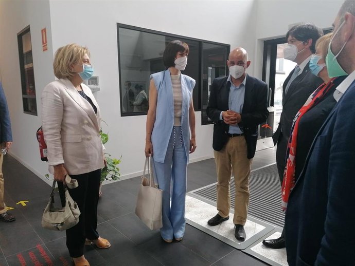 La ministra de Ciencia e Innovación, Diana Morant, en el centro