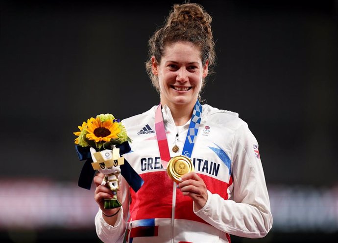 La británica Kate French con su oro en pentatlón moderno en los Juegos Olímpicos de Tokio