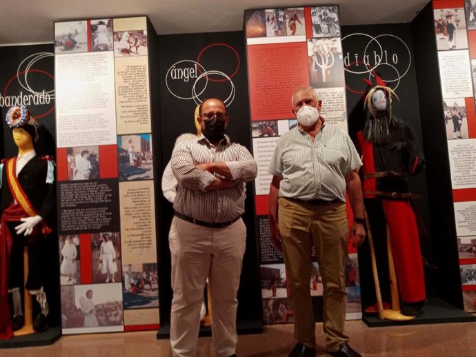 El vicepresidente de la DPT, Alberto Izquierdo, y el alcalde de Visiedo, Gregorio Fuentes.