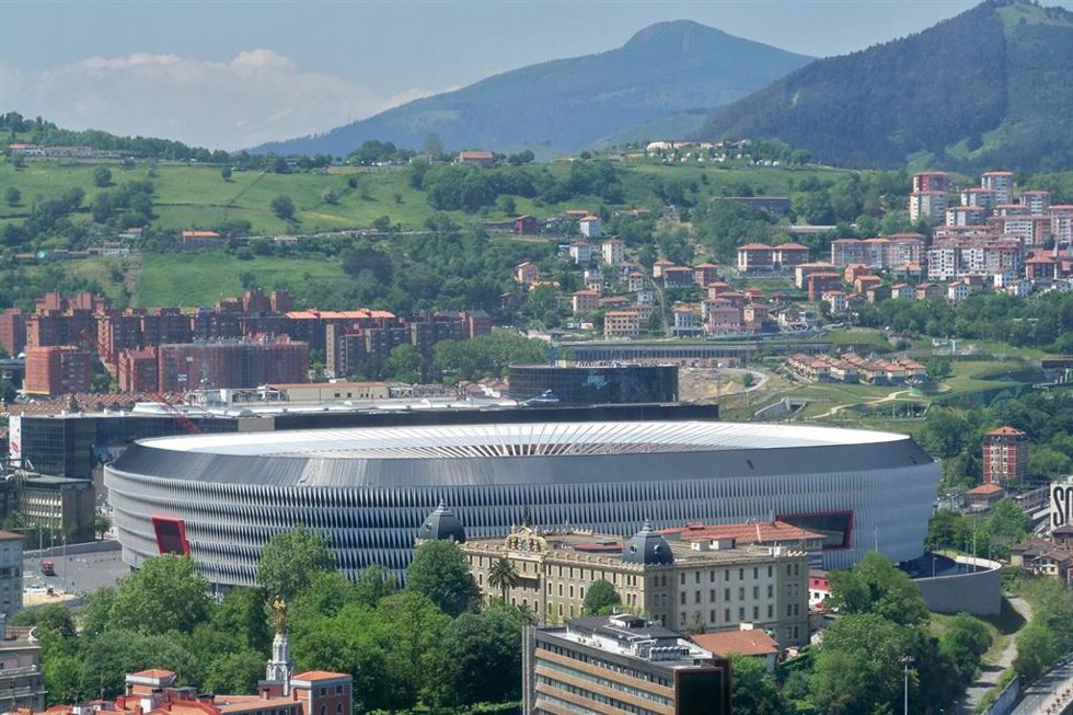 Archivo - El Gobierno central apoya a Bilbao para la celebración de partidos de fútbol de la Eurocopa en 2021