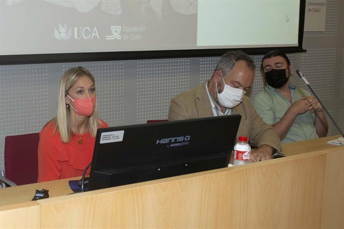 La delegada de Desarrollo Democrático de la Diputación de Cádiz.