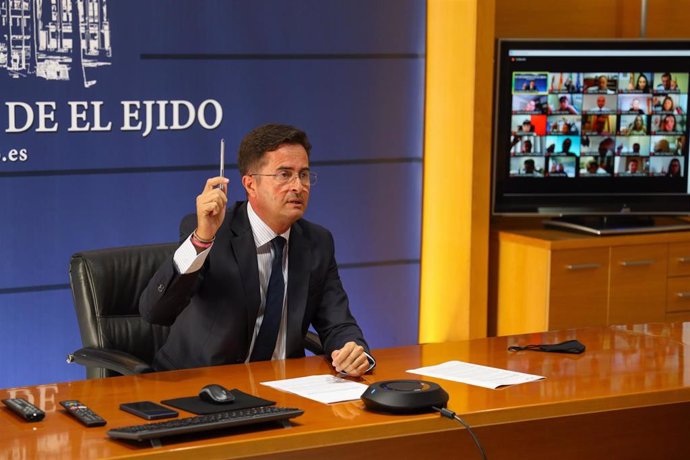 El alcalde de El Ejido, Francisco Góngora (PP), en el pleno de aprobación de los presupuestos de 2021