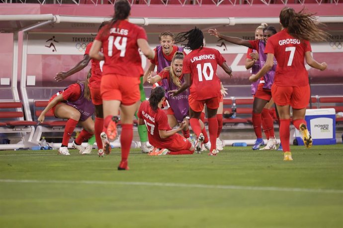 Jessie Fleming celebra un tanto de la selección canadiense de fútbol femenino en Tokyo 2020