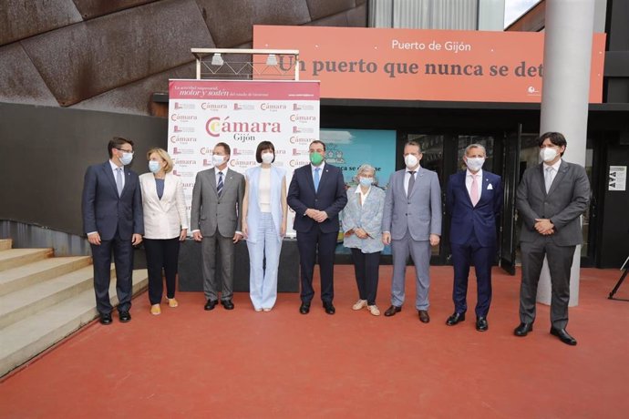 Foto de familia de la Inauguracion de la 64 Feria Internacional de Muestras de Asturias, en el recinto ferial 'Luis Adaro', en la que ha participado la ministra de Ciencia e Innovación, Diana Morant, y el presidente asturiano Adrián Barbón, entre otros