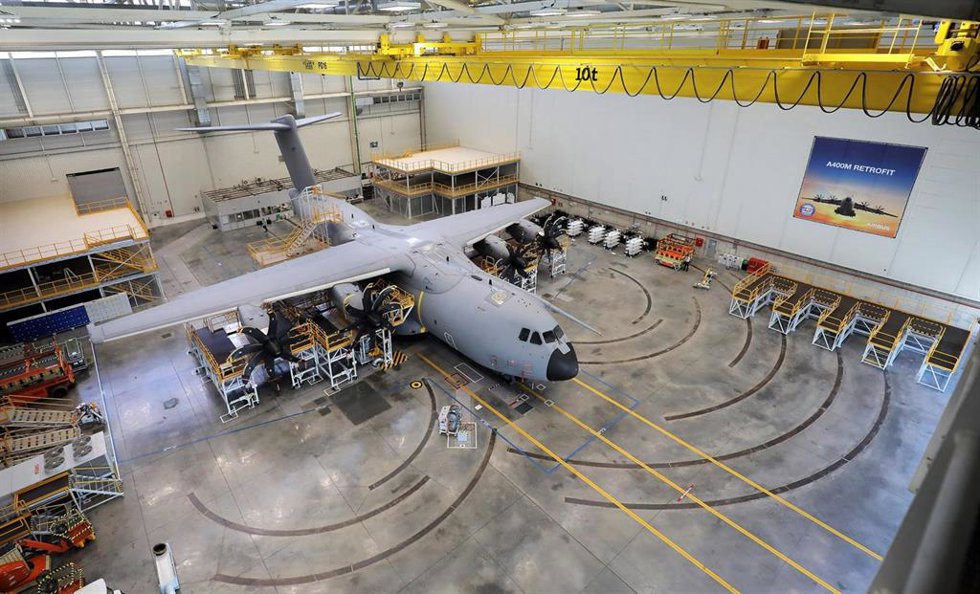 Archivo - Ensamblaje de un A400M en la planta de San Pablo